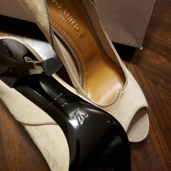 Louis Vuitton heels - Picture 3 of 4